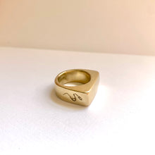 Load image into Gallery viewer, Snake Signet Ring | Bronze
